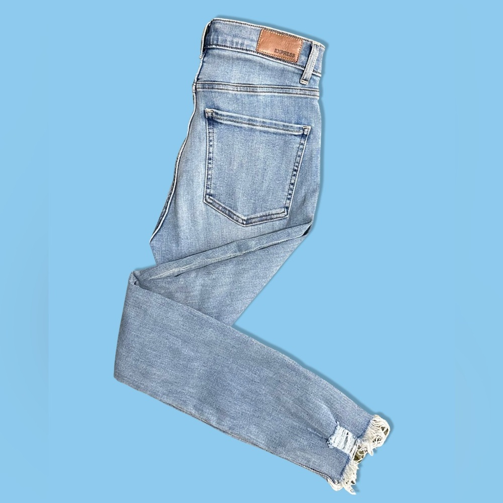 Express size 6 distressed skinny jeans